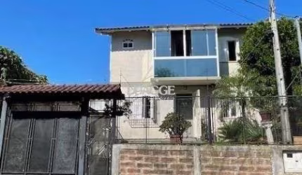Casa em Porto Alegre, no bairro Vila Nova, com 3 dormitório(s), e 3 banheiros, à venda.