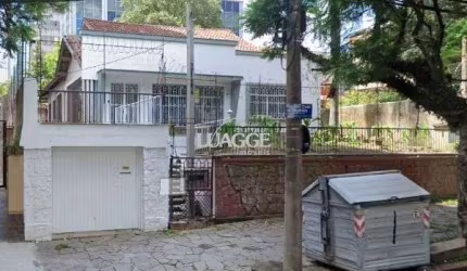 Casa em Porto Alegre, no bairro São João, com 4 dormitório(s), à venda.