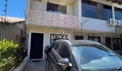 Casa em Porto Alegre, no bairro Hípica, com 3 dormitório(s), e 3 banheiros, à venda.