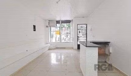 Loja Comercial na Rua Duque de Caxias - Centro Histórico, com 130,00m² privativos,