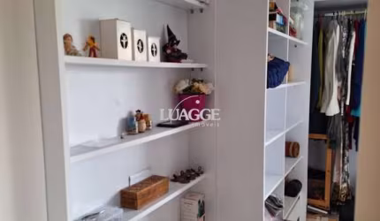 Apartamento de três quartos, suíte e uma vaga de garagem em condomínio com infra