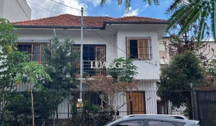 Casa de 4 dormitórios no bairro Santo Antônio, Porto Alegre