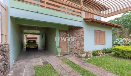 Casa para Venda - 180m², 3 dormitórios, sendo 1 suites, 2 vagas - Guarujá