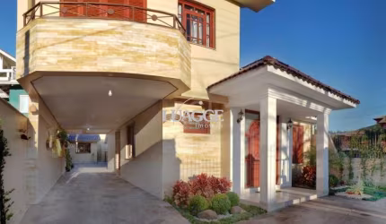 Casa para Venda - 293.76m², 3 dormitórios, sendo 1 suites, 6 vagas - Guarujá
