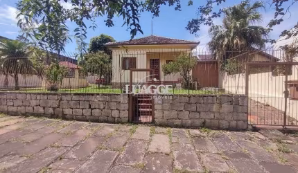 Casa para Venda - 265.1m², 3 dormitórios, 4 vagas - Guarujá