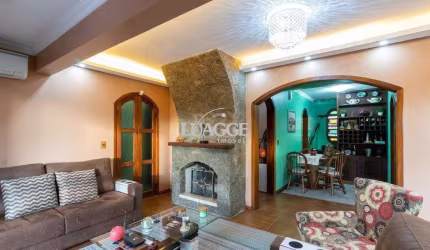 Casa para Venda - 232.5m², 3 dormitórios, sendo 1 suites, 4 vagas - Nonoai
