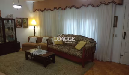Casa para Venda - 220m², 3 dormitórios, sendo 1 suites, 1 vaga - Camaquã