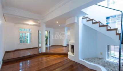 Sobrado com 300m² à venda, 3 quartos, 1 suite, 2 vagas - Bairro Espírito Santo
