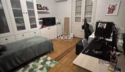 Casa em alvenaria, próxima à 24 de outubro, com a seguinte composição