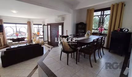 Sobrado, 5 quartos, 2 suites, pátio, 3 vagas - Bairro Vila Nova