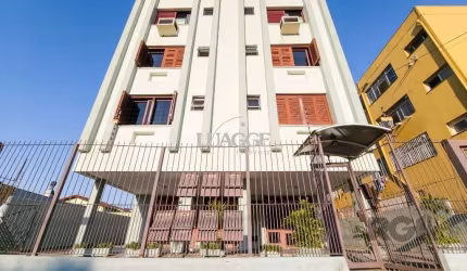 Cobertura, 2 quartos, 1 suite, dependência de empregada, 1 vaga de garagem, bairro Partenon