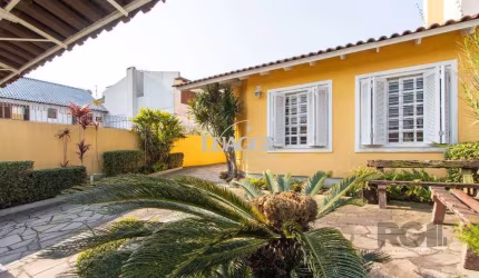 Casa para Venda - 254m², 4 dormitórios, sendo 3 suites, 5 vagas - Espirito Santo
