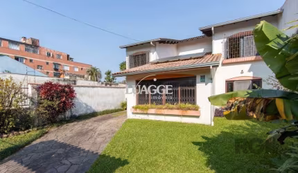Casa para Venda - 72.6m², 4 dormitórios, sendo 1 suites, 6 vagas - Camaquã