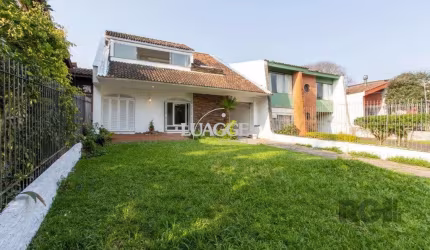 Casa para Venda - 337m², 3 dormitórios, sendo 1 suites, 3 vagas - Cristal