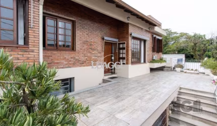 Casa para Venda - 440m², 3 dormitórios, sendo 1 suites, 2 vagas - Santa Tereza