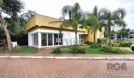 Casa em Condomínio, bairro Campo Novo,  3 quartos e 3 banheiros, à venda.