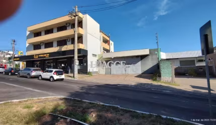 Galpão na Av. Doutor Campos Velho. Ótimo ponto comercial.