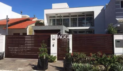 Casa para Venda - 260m², 3 dormitórios, sendo 2 suites, 4 vagas - Hípica