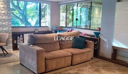 Apartamento com 4 dormitórios e 3 vagas de garagem no Bairro Petrópolis