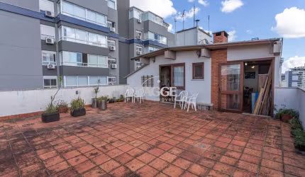 Cobertura no bairro Petrópolis de 3 dormitórios terraço e 2 vagas