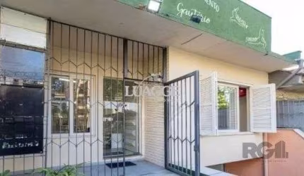 Casa no bairro Petrópolis de 3 dormitórios e 2 vagas