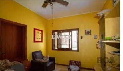 VENDA DE CASA DE 4 QUARTOS COM VAGA DE GARAGEM DE 227m² - AZENHA