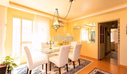 Casa para Venda - 228m², 4 dormitórios, sendo 1 suites, 5 vagas - Teresópolis