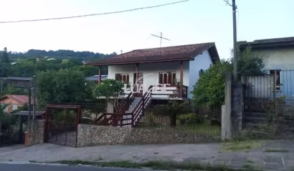Excelente Casa - 175m², 3 dormitórios, sendo 1 suites, 3 vagas - Vila Nova, Porto Alegre