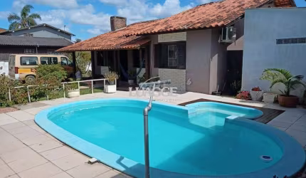 Casa 3 dormitórios, sendo 1 suites, 9 vagas - bairro Ponta Grossa Porto Alegre RS