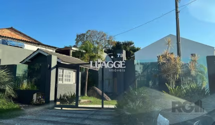 casa 3 dormitórios  1 suíte, 2 vagas, condomínio com piscina 240,22m² privativos no Bairro Vila Nova Porto Alegre/RS