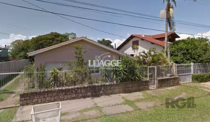 Excelente casa em Belém Novo na rua Eustáquio Inácio da Silveira próximo ao Colégio Glicério Alves. Casa grande com 3 quartos, escritório