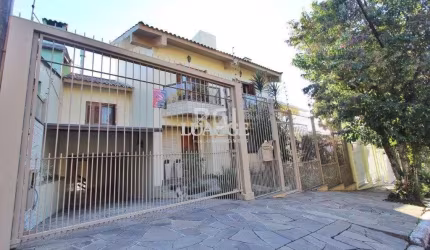 Casa para Venda - 250m², 3 dormitórios, sendo 1 suites, Teresópolis