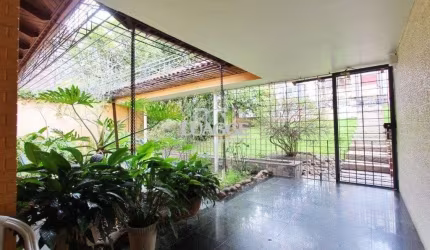 Casa para Venda - 250m², 3 dormitórios, 1 vaga - Teresópolis