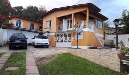 Casa com 4 dormitórios no bairro Vila Nova