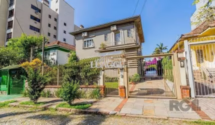 Casa 3 dormitórios, sendo 1 suíte, 636,29 m² de área privativa e 5 vaga(s) de garagem. Localizado na Rua Zamenhoff, no bairro São João em Porto Alegre.