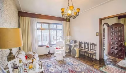 Casa de 4 dormitórios, bairro Santa Tereza