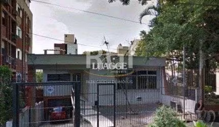 Casa para Venda - 250m², 3 dormitórios, 2 vagas - Petrópolis