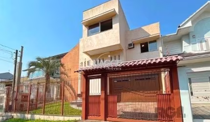 Casa em Porto Alegre, no bairro Nonoai, com 4 dormitório(s), à venda.