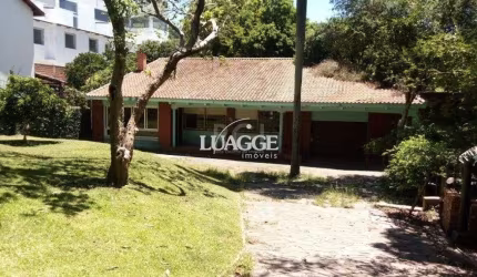Casa para Venda - 244m², 2 dormitórios, 4 vagas - Teresópolis