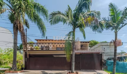 Excelente casa a venda no bairro Ipanema, 3 dormitórios com suíte e 8 vagas de garagem!
