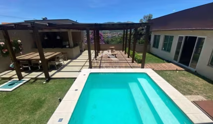 Casa linda com 3 suítes 6 vagas - lazer com piscina - espaço gourmet - próximo ao Souza Bueno