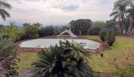 Casa espetacular a venda no Condomínio Portal dos Nobres