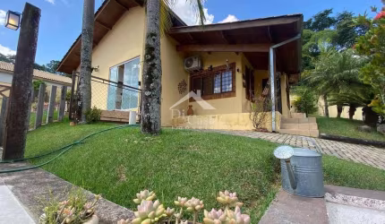 Casa em condomínio fechado em Atibaia - PORTEIRA FECHADA
