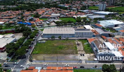 Terreno no centro da cidade de ITU SP com 4.500m2 (80x57) Esquina abrangendo 3 ruas incluindo a avenida Marginal de maior movimento na cidade