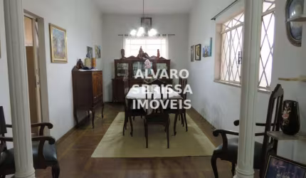 Casa e mais 2 terrenos.  Centro da cidade de Itu SP. Excelente localização - Residencial ou Comercial - 900m2 de terreno