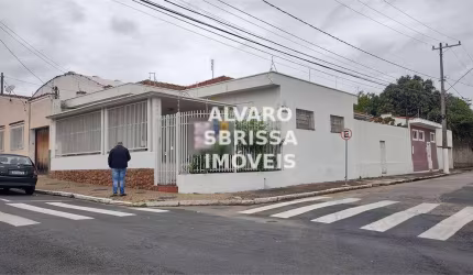 Casa no centro de Itu, bem localizada, residencial ou comercial. Sala, sala de jantar, cozinha, escritório, 3 dormitórios sendo 1 suíte 292m² p venda