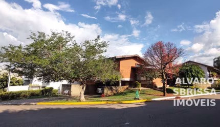 Casa com 3 dormitórios sendo uma suíte no Condomínio Portella em Itu SP com 350m de área construída. A duas quadras da área social, piscinas, etc.