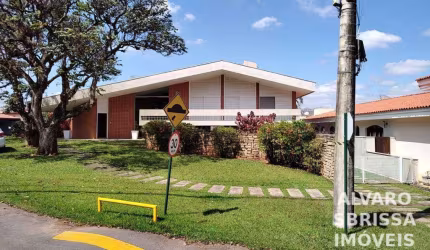 Casa com 3 dormitórios 1 suíte no Condomínio Portal de Itu I em Itu SP com 370 m2 localização privilegiada!