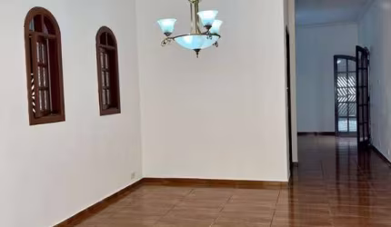 Casa com 3 suítes e uma 1 edícula no Jardim Celani em Salto SP.