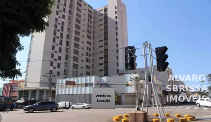 Salão comercial, com várias salas, na principal praça da cidade com vários banheiros, em terreno de 400m² e Área construída 750m², com ar condicionado